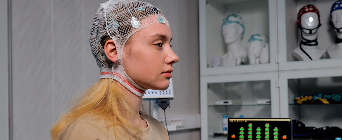 Disposable EEG cap for long-term EEG monitoring | DEC NET